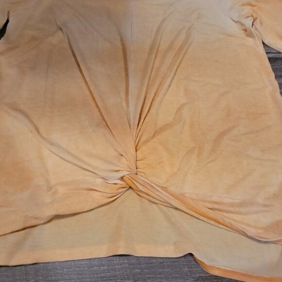 Heart w/Hips front knot top with three quarter length sleeves. - Picture 3 of 5